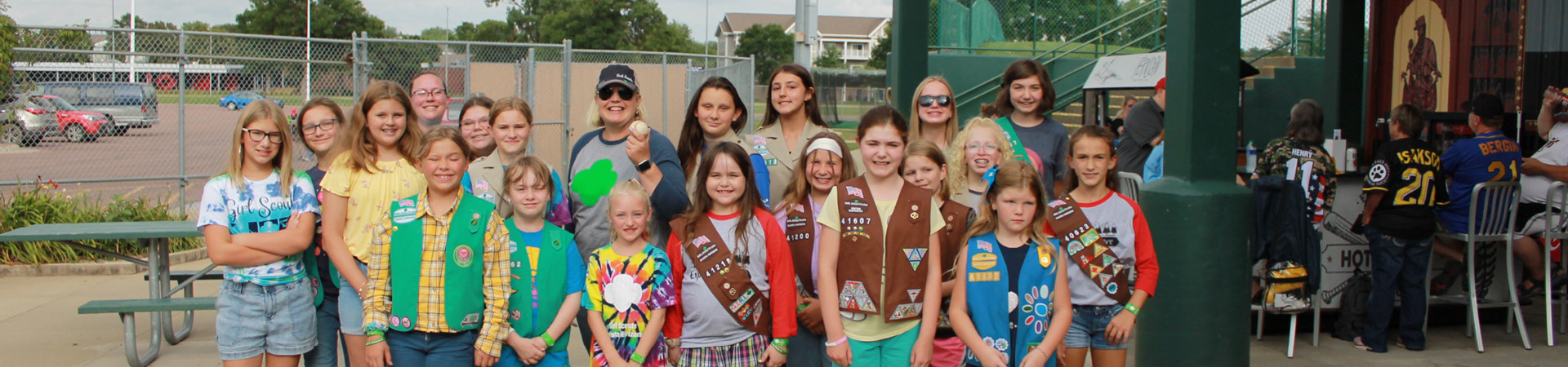  girls scouts at birdcage 